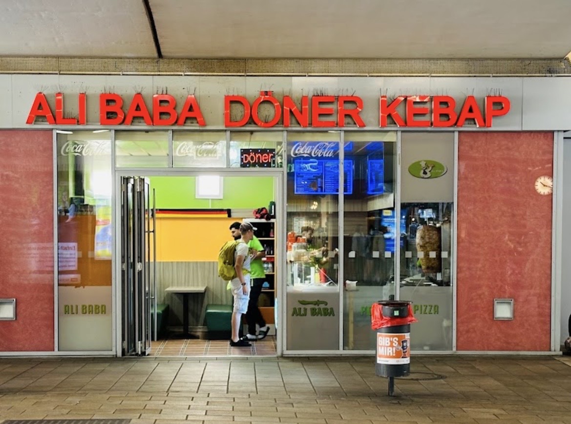 Außenansicht von Ali Baba Döner Kebap am Erfurter Hauptbahnhof